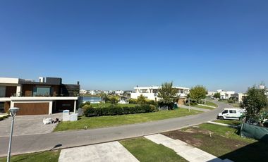 Casa 5 ambientes 269 m² en venta con cochera en Canning