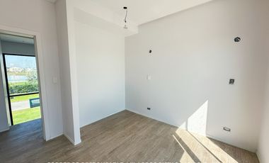 Casa 5 ambientes 269 m² en venta con cochera en Canning