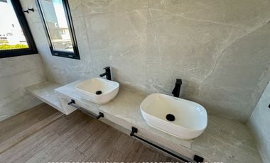 Casa 5 ambientes 269 m² en venta con cochera en Canning