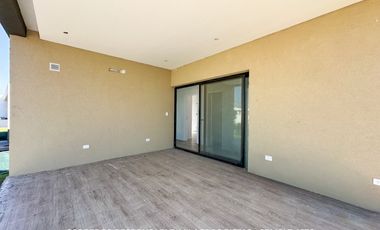 Casa 5 ambientes 269 m² en venta con cochera en Canning