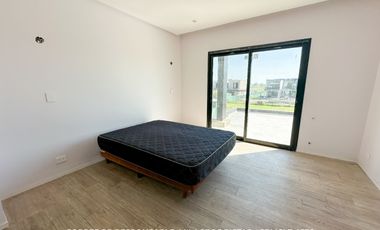 Casa 5 ambientes 269 m² en alquiler con cochera en Terralagos - Canning