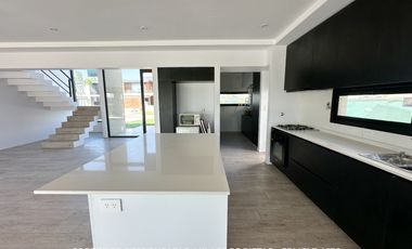 Casa 5 ambientes 269 m² en alquiler con cochera en Terralagos - Canning