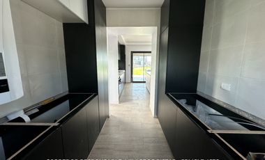 Casa 5 ambientes 269 m² en alquiler con cochera en Terralagos - Canning