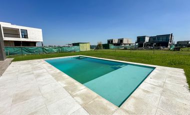 Casa 5 ambientes 269 m² en alquiler con cochera en Terralagos - Canning
