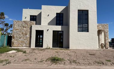 CASA 4 DORMITORIOS EN VENTA EN B LA CARMELINA