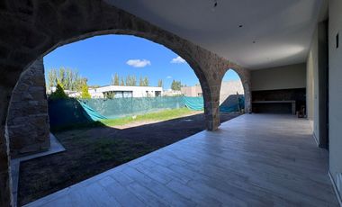 CASA 4 DORMITORIOS EN VENTA EN B LA CARMELINA