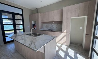 CASA 4 DORMITORIOS EN VENTA EN B LA CARMELINA