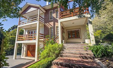 VENTA CASA 5 AMBIENTES PARQUE Y PISCINA SIERRAS