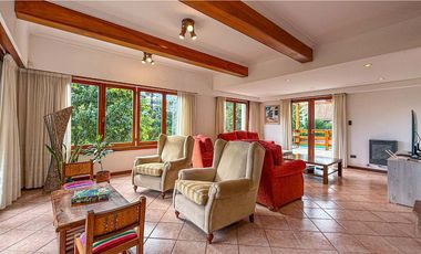 VENTA CASA 5 AMBIENTES PARQUE Y PISCINA SIERRAS