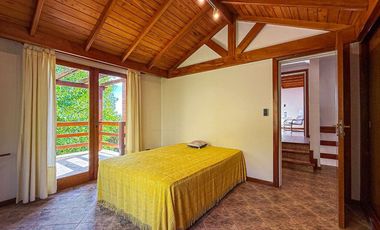 VENTA CASA 5 AMBIENTES PARQUE Y PISCINA SIERRAS