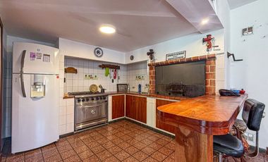 VENTA CASA 5 AMBIENTES PARQUE Y PISCINA SIERRAS