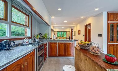 VENTA CASA 5 AMBIENTES PARQUE Y PISCINA SIERRAS
