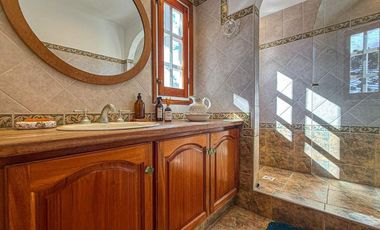 VENTA CASA 5 AMBIENTES PARQUE Y PISCINA SIERRAS