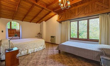 VENTA CASA 5 AMBIENTES PARQUE Y PISCINA SIERRAS