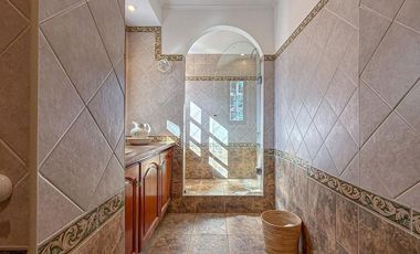 VENTA CASA 5 AMBIENTES PARQUE Y PISCINA SIERRAS