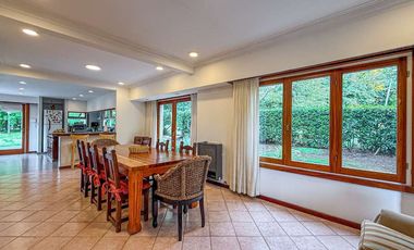 VENTA CASA 5 AMBIENTES PARQUE Y PISCINA SIERRAS