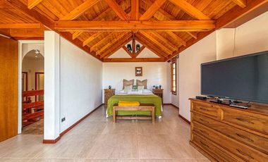 VENTA CASA 5 AMBIENTES PARQUE Y PISCINA SIERRAS