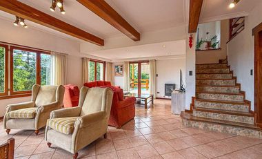 VENTA CASA 5 AMBIENTES PARQUE Y PISCINA SIERRAS