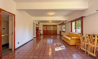 VENTA CASA 5 AMBIENTES PARQUE Y PISCINA SIERRAS