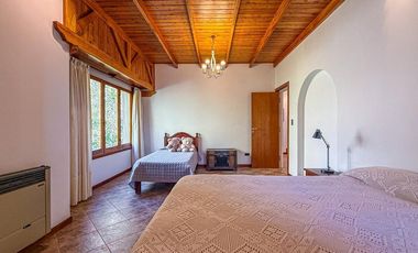 VENTA CASA 5 AMBIENTES PARQUE Y PISCINA SIERRAS