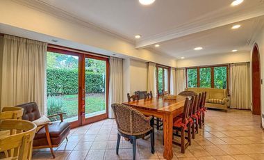 VENTA CASA 5 AMBIENTES PARQUE Y PISCINA SIERRAS