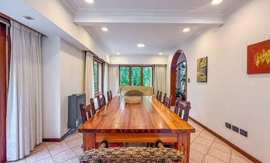 VENTA CASA 5 AMBIENTES PARQUE Y PISCINA SIERRAS