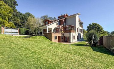 VENTA CASA 5 AMBIENTES PARQUE Y PISCINA SIERRAS