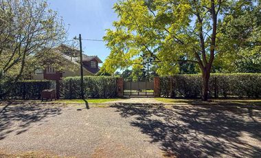 VENTA CASA 5 AMBIENTES PARQUE Y PISCINA SIERRAS