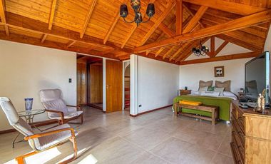 VENTA CASA 5 AMBIENTES PARQUE Y PISCINA SIERRAS
