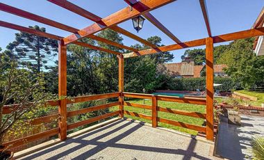 VENTA CASA 5 AMBIENTES PARQUE Y PISCINA SIERRAS