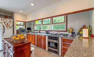 VENTA CASA 5 AMBIENTES PARQUE Y PISCINA SIERRAS