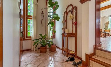 VENTA CASA 5 AMBIENTES PARQUE Y PISCINA SIERRAS