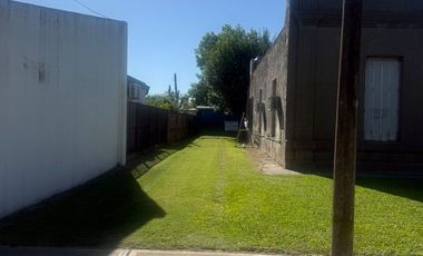 VENTA CASA ANTIGUA 2 DORMITORIOS - HUMBOLDT.-