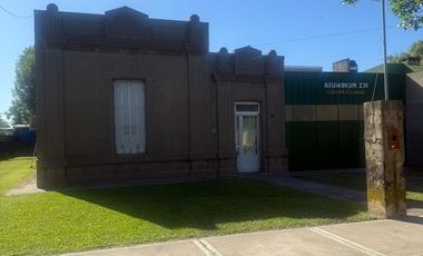 VENTA CASA ANTIGUA 2 DORMITORIOS - HUMBOLDT.-