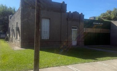 VENTA CASA ANTIGUA 2 DORMITORIOS - HUMBOLDT.-