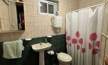 VENTA CASA ANTIGUA 2 DORMITORIOS - HUMBOLDT.-