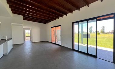 CASA EN VENTA LOBOS 3 DORMITORIOS LA FEDERALA