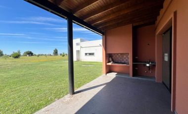 CASA EN VENTA LOBOS 3 DORMITORIOS LA FEDERALA