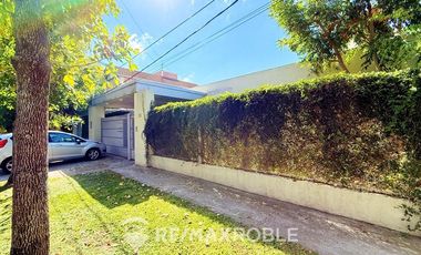 CASA EN VENTA CITY BELL 4 DORMITORIOS E/ CAMINOS