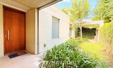 CASA EN VENTA CITY BELL 4 DORMITORIOS E/ CAMINOS
