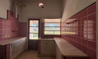 CASA QUINTA EN VENTA EN BRAGADO CON GALPON