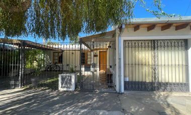 CASA EN VENTA EN BRAGADO CON QUINCHO