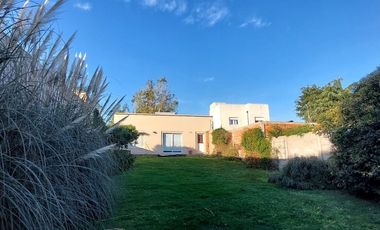 VENTA CASA 3 AMB CON GRAN PARQUE EN BALCARCE