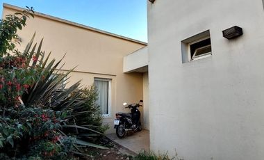 VENTA CASA 3 AMB CON GRAN PARQUE EN BALCARCE