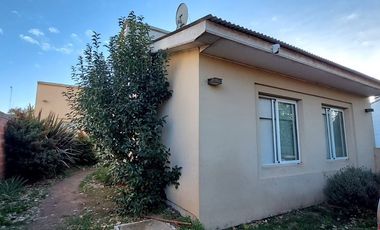 VENTA CASA 3 AMB CON GRAN PARQUE EN BALCARCE
