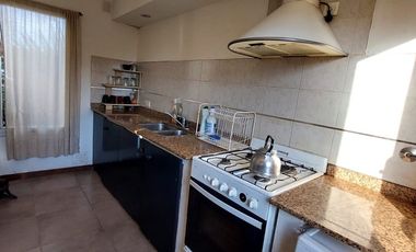 VENTA CASA 3 AMB CON GRAN PARQUE EN BALCARCE