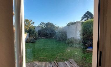 VENTA CASA 3 AMB CON GRAN PARQUE EN BALCARCE