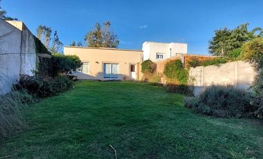 VENTA CASA 3 AMB CON GRAN PARQUE EN BALCARCE
