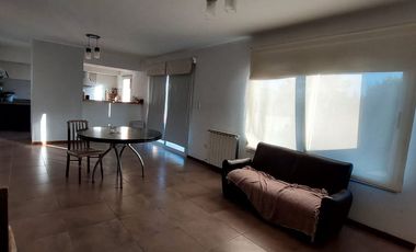 VENTA CASA 3 AMB CON GRAN PARQUE EN BALCARCE