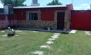 HERMOSA CASA EN TORTUGUITAS. AMPLIO PARQUE.